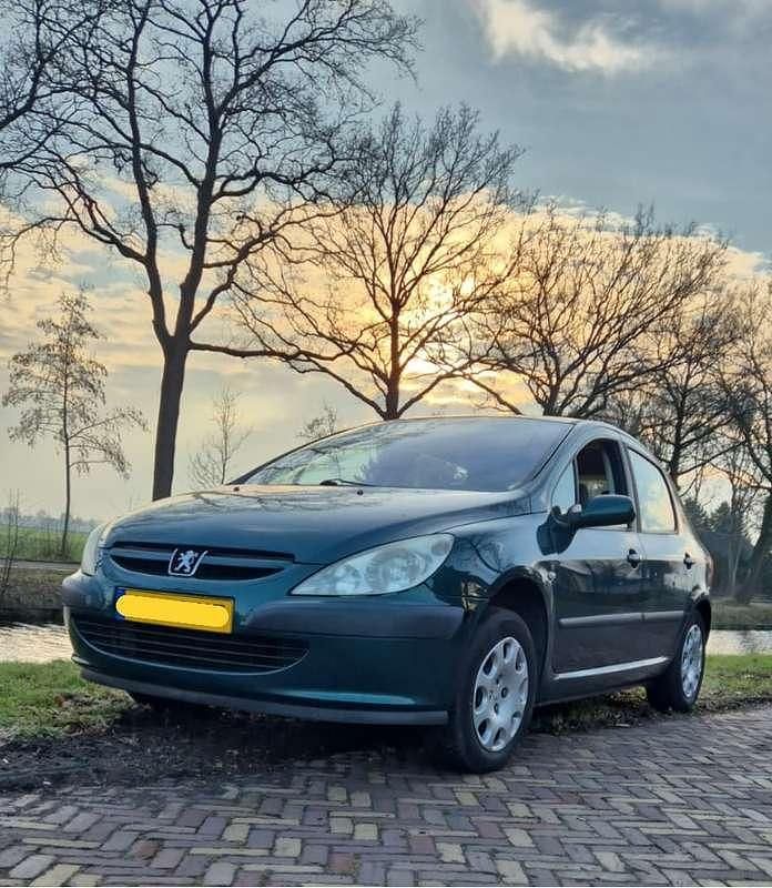 Groen Occasion 2004 Peugeot 307 Hatchback | € 1.000 (Goede deal) - Afbeelding 1/4