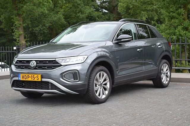 Grijs Gebruikt 2024 VW T-Roc Style SUV | € 31.850 (Goede deal) - Afbeelding 1/4