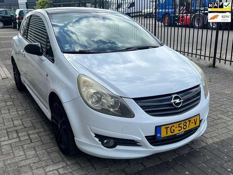 Wit Gebruikt 2009 Opel Corsa Cosmo Hatchback | € 1.500 (Super prijs) - Afbeelding 1/4