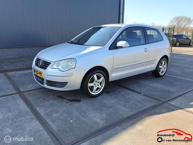 Grijs Gebruikt 2008 VW Polo Comfortline Hatchback | € 2.500 (Eerlijke prijs) - Afbeelding 1/4