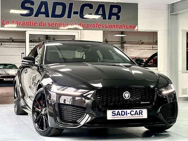 Zwart Gebruikt 2024 Jaguar XE R-Dynamic Sedan | € 39.990 - Afbeelding 1/4