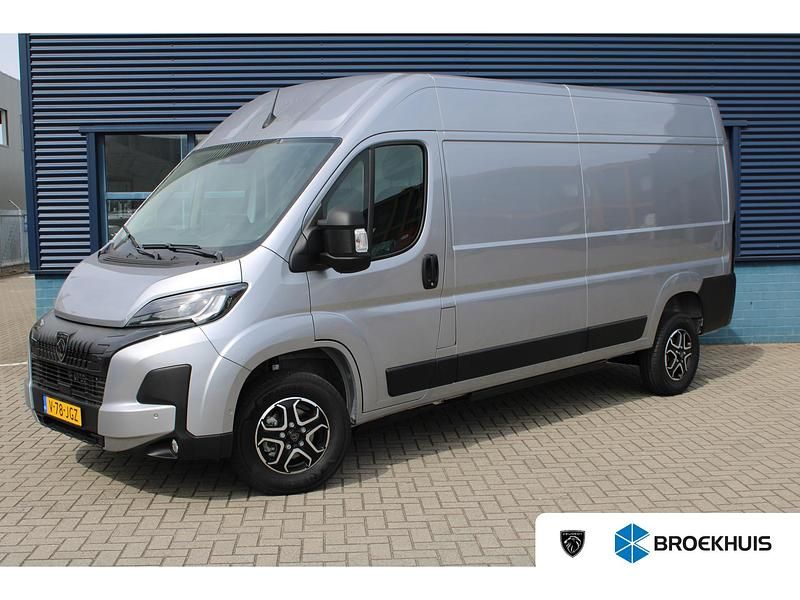 Grijs Gebruikt 2024 Peugeot Boxer Van | € 38.622 - Afbeelding 1/4