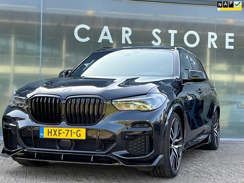 Zwart Gebruikt 2022 BMW X5 Executive SUV | € 69.845 (Iets duurder) - Afbeelding 1/4