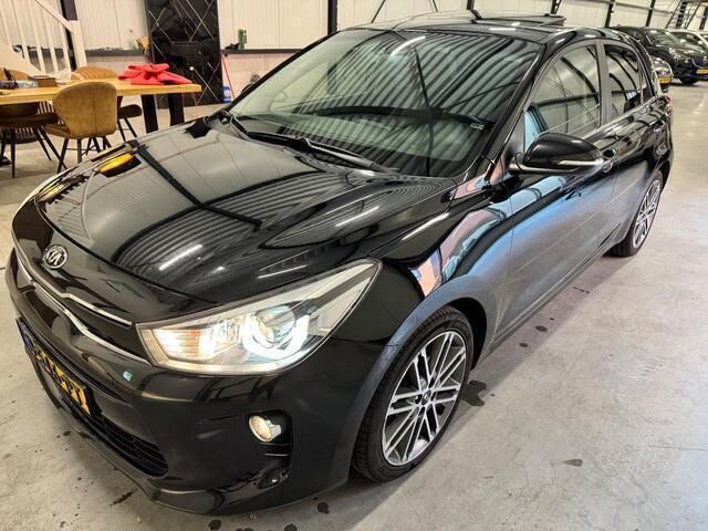 Zwart Gebruikt 2017 Kia Rio 2 Hatchback | € 10.499 (Super prijs) - Afbeelding 1/4