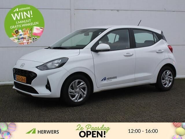 Wit Gebruikt 2024 Hyundai i10 Comfort Hatchback | € 18.435 (Eerlijke prijs) - Afbeelding 1/4