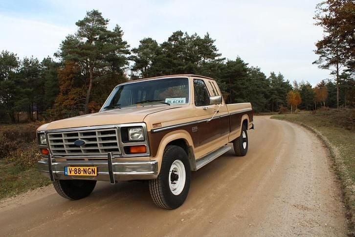 Gebruikt 1985 Ford F250 XLT Pickup | € 24.750 - Afbeelding 1/4