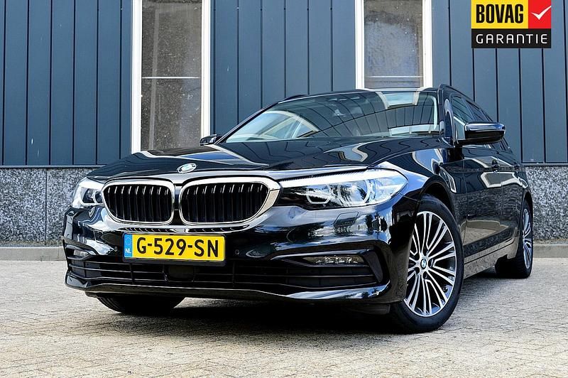 Zwart Gebruikt 2019 BMW 520 Sport Line Stationwagen | € 25.950 (Super prijs) - Afbeelding 1/4