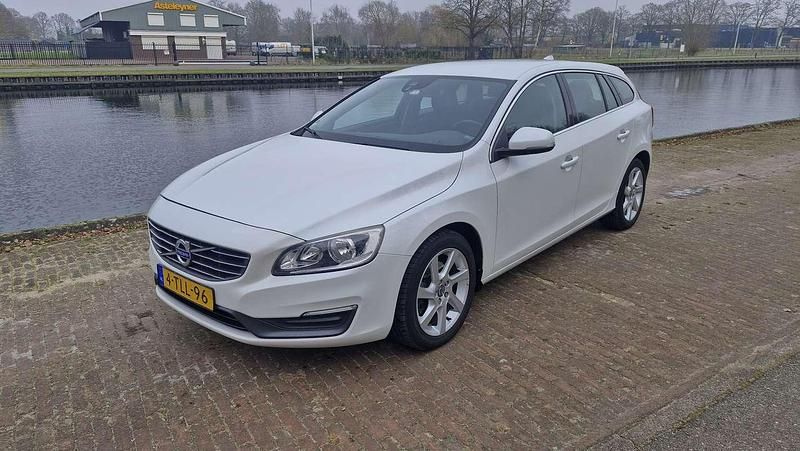 Occasion Volvo V60 Momentum 150 PK (110 kW) 2014 Wit Stationwagen