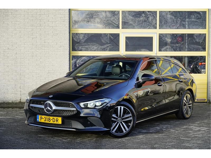 Zwart Occasion 2022 Mercedes CLA180 Business Sedan | € 24.950 (Super prijs) - Afbeelding 1/4