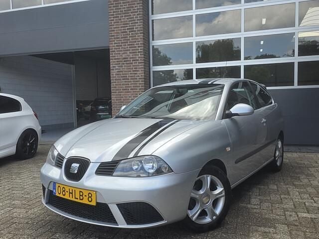 Grijs Gebruikt 2009 Seat Ibiza Hatchback | € 1.795 (Eerlijke prijs) - Afbeelding 1/4