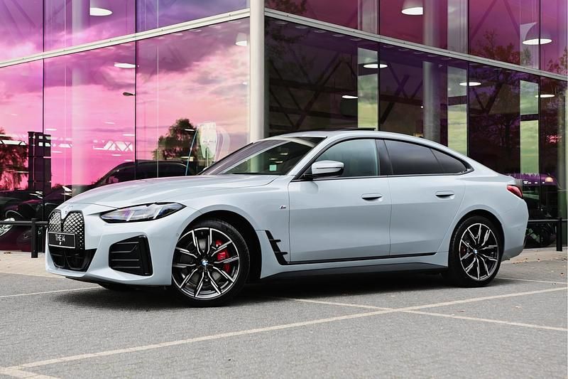 Grijs Nieuw 2025 BMW i4 Comfort Edition Sedan | € 73.175 (Eerlijke prijs) - Afbeelding 1/4