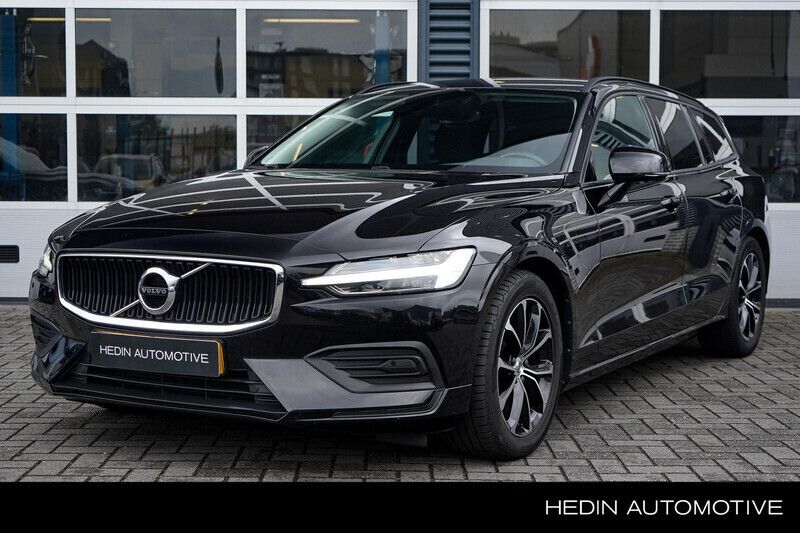 Zwart Gebruikt 2021 Volvo V60 Momentum Stationwagen | € 29.995 (Eerlijke prijs) - Afbeelding 1/4