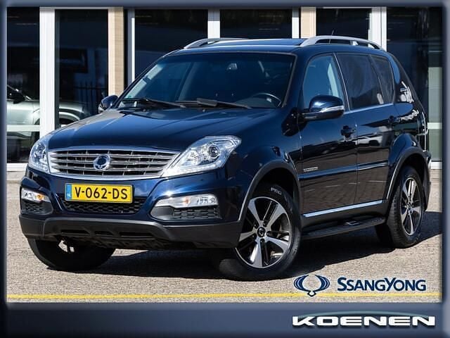 Blauw Gebruikt 2017 Ssangyong (KGM) Rexton Sapphire SUV | € 17.490 - Afbeelding 1/4