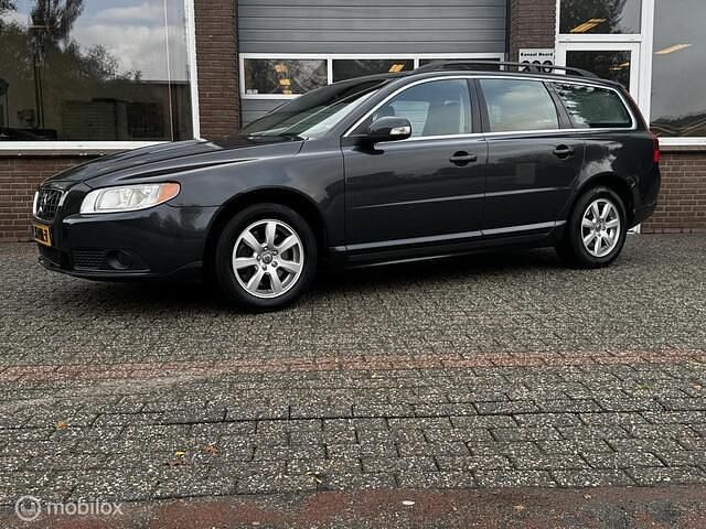Grijs Occasion 2011 Volvo V70 Momentum Stationwagen | € 5.950 (Super prijs) - Afbeelding 1/4