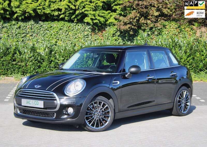 Zwart, metallic lak Gebruikt 2016 Mini Cooper Business Hatchback | € 12.450 (Iets duurder) - Afbeelding 1/4