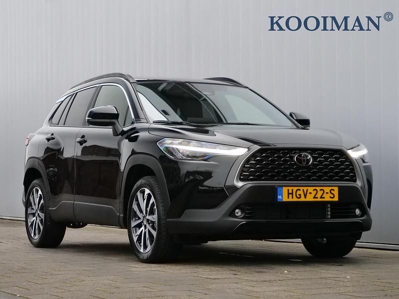 Zwart Occasion 2024 Toyota Corolla Cross Style SUV | € 37.995 (Iets duurder) - Afbeelding 1/4