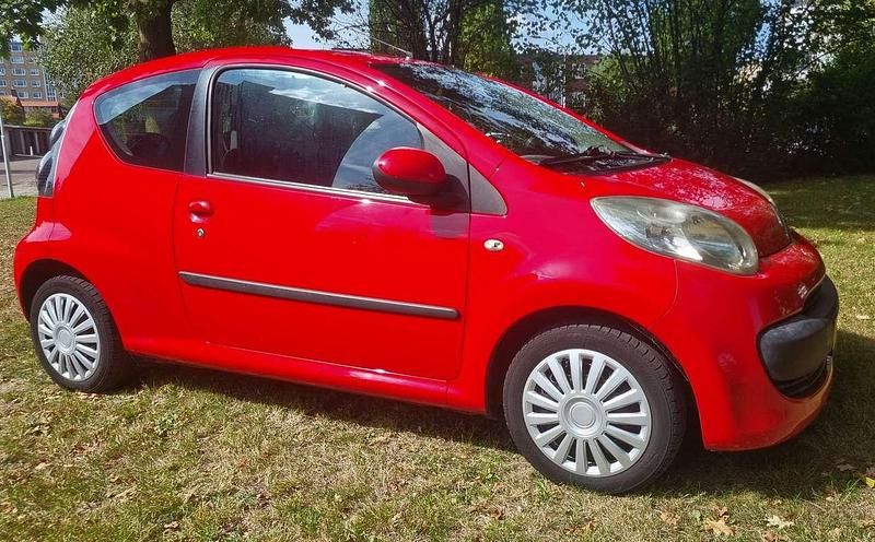 Rood Gebruikt 2007 Citroën C1 Hatchback | € 1.675 (Eerlijke prijs) - Afbeelding 1/4