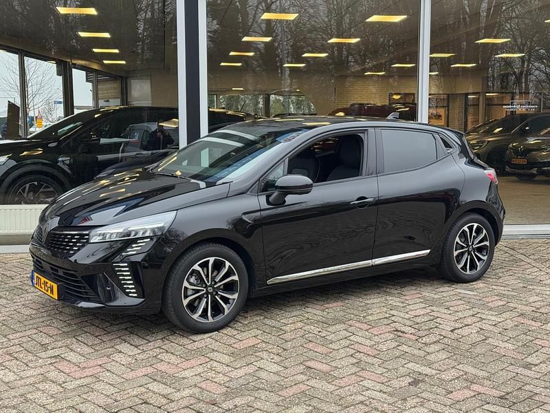 Occasion Renault Clio V Techno 143 PK (105 kW) 2024 Zwart (metallic) Hatchback