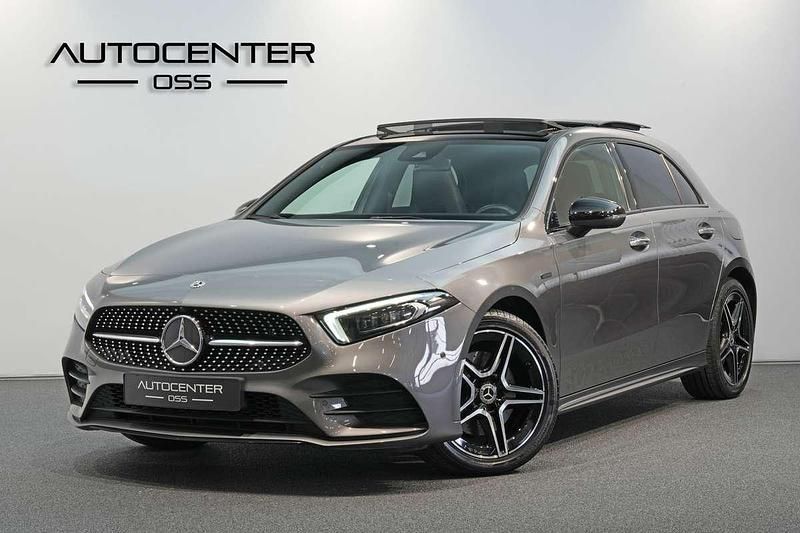 Grijs Gebruikt 2020 Mercedes A250 Night Hatchback | € 29.745 (Iets duurder) - Afbeelding 1/3