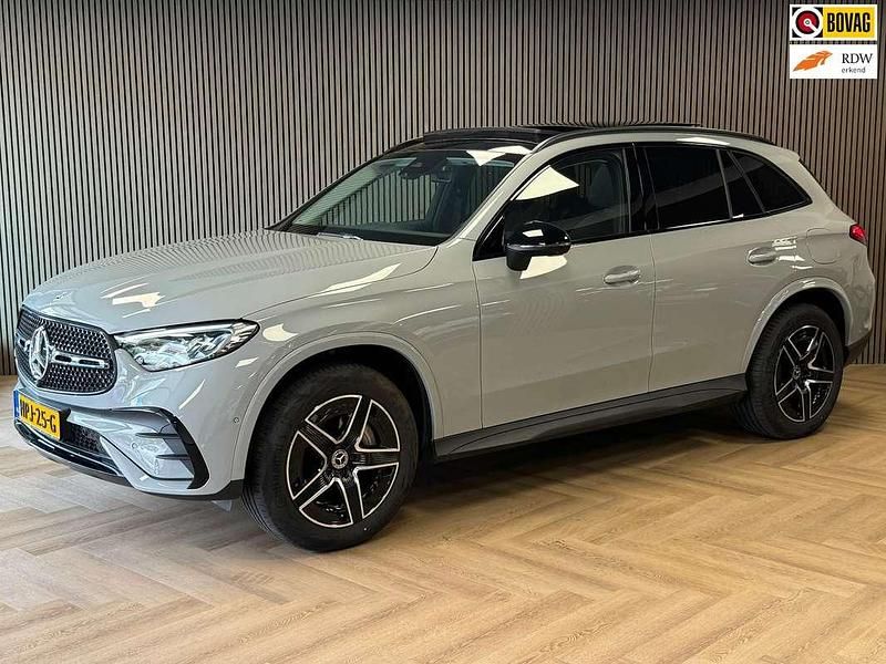 Grijs Gebruikt 2024 Mercedes GLC400d AMG line SUV | € 79.995 (Eerlijke prijs) - Afbeelding 1/4