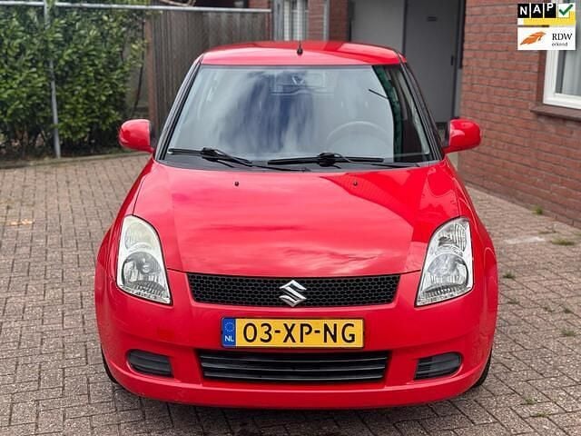 Rood Gebruikt 2007 Suzuki Swift GLS Hatchback | € 1.999 (Super prijs) - Afbeelding 1/4