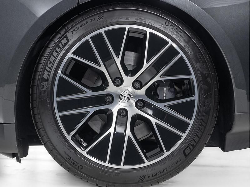 Occasion Porsche Taycan 300 kW (409 PK) 2025 Grijs Sedan