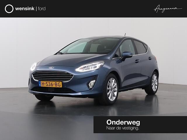 Blauw, metallic lak Gebruikt 2019 Ford Fiesta Titanium Hatchback | € 14.935 (Eerlijke prijs) - Afbeelding 1/4