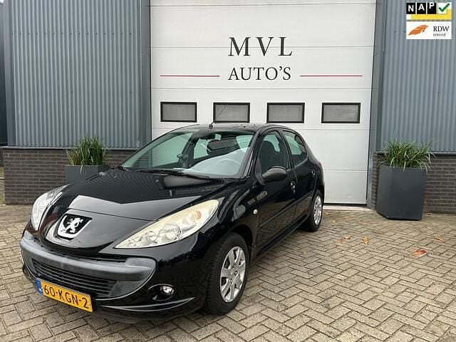 Zwart Gebruikt 2009 Peugeot 206+ Hatchback | € 2.490 (Eerlijke prijs) - Afbeelding 1/4