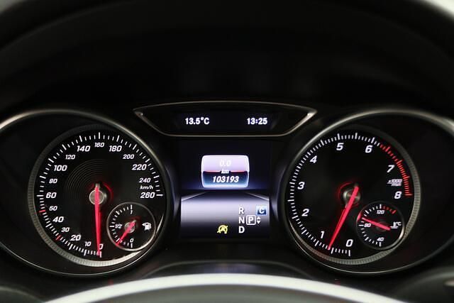 Occasion Mercedes CLA250 Shooting Brake Prestige 218 PK (160 kW) 2018 Wit Stationwagen