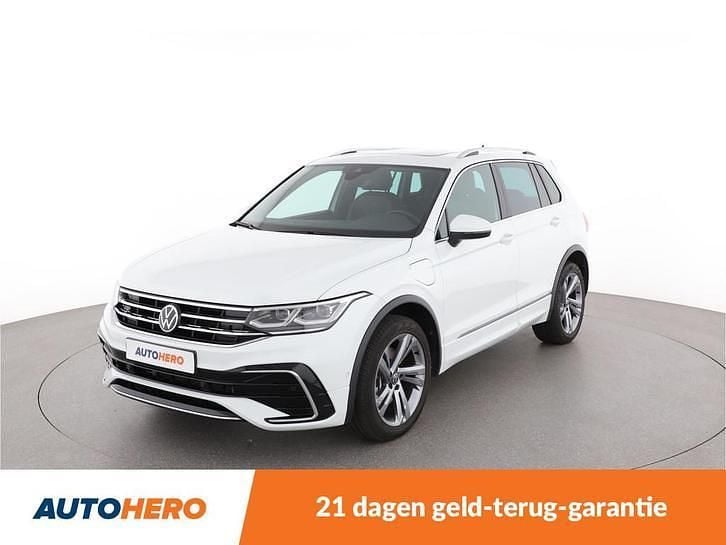 Wit (metallic) Gebruikt 2022 VW Tiguan R-line SUV | € 32.949 (Super prijs) - Afbeelding 1/4