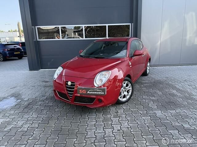 Rood Gebruikt 2012 Alfa Romeo MiTo Distinctive Hatchback | € 4.250 (Eerlijke prijs) - Afbeelding 1/4