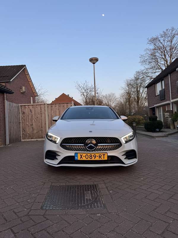 Gebruikt 2019 Mercedes A180 AMG line Sedan | € 28.500 (Duur) - Afbeelding 1/4