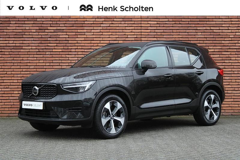Zwart Occasion 2025 Volvo XC40 Plus SUV | € 43.950 (Eerlijke prijs) - Afbeelding 1/2