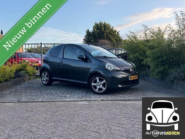 Grijs Gebruikt 2006 Toyota Aygo Hatchback | € 2.099 (Eerlijke prijs) - Afbeelding 1/4