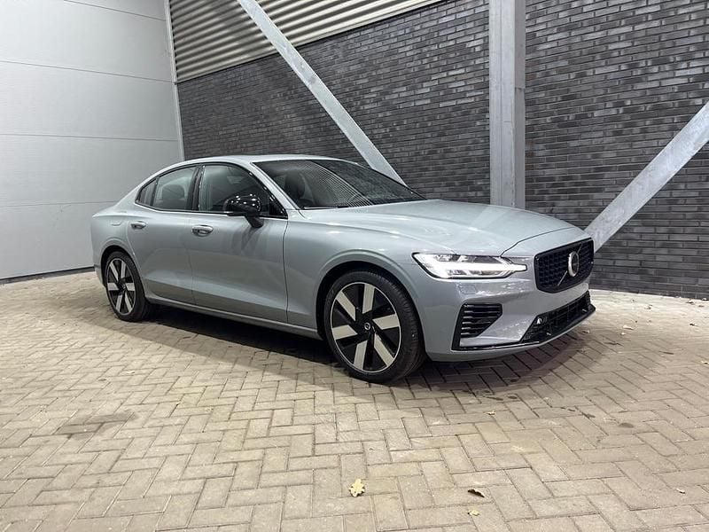 Grijs Gebruikt 2024 Volvo S60 Ultimate Sedan | € 40.800 (Iets duurder) - Afbeelding 1/1