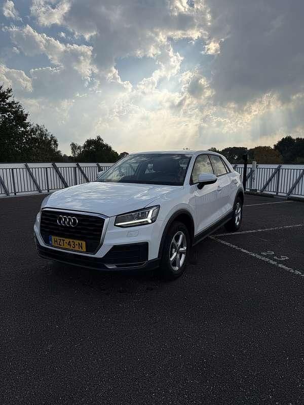 Wit Occasion 2019 Audi Q2 Sport SUV | € 22.150 (Eerlijke prijs) - Afbeelding 1/4