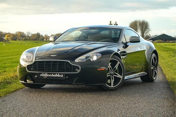 Groen Gebruikt 2016 Aston Martin V8 Vantage Coupé | € 82.995 (Eerlijke prijs) - Afbeelding 1/4