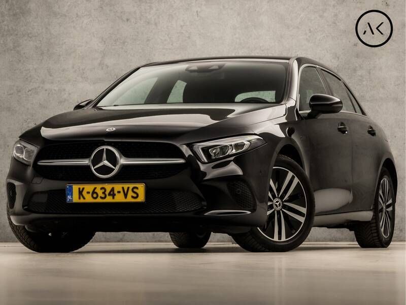 Zwart, metallic lak Gebruikt 2021 Mercedes A250 Business Hatchback | € 23.945 (Super prijs) - Afbeelding 1/4