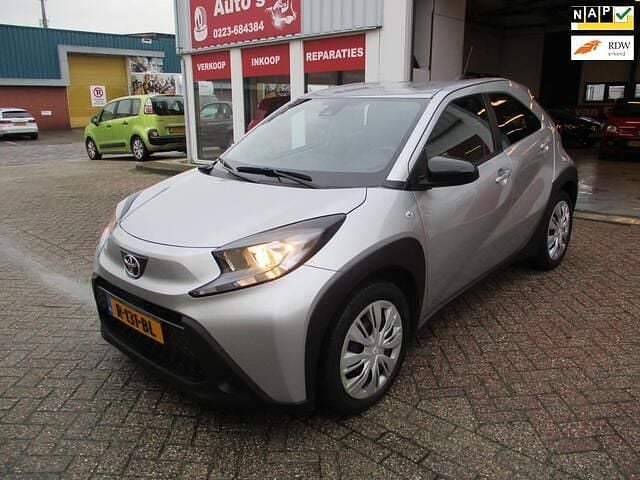 Grijs Gebruikt 2022 Toyota Aygo X Play SUV | € 13.750 (Super prijs) - Afbeelding 1/4
