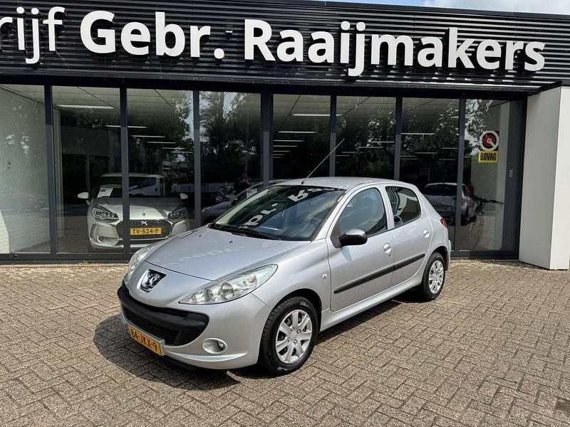 Grijs Gebruikt 2009 Peugeot 206+ Hatchback | € 2.950 (Iets duurder) - Afbeelding 1/4
