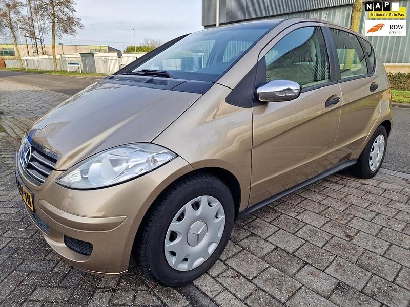 Beige (metallic) Occasion 2005 Mercedes A150 Classic MPV | € 1.499 (Eerlijke prijs) - Afbeelding 1/4