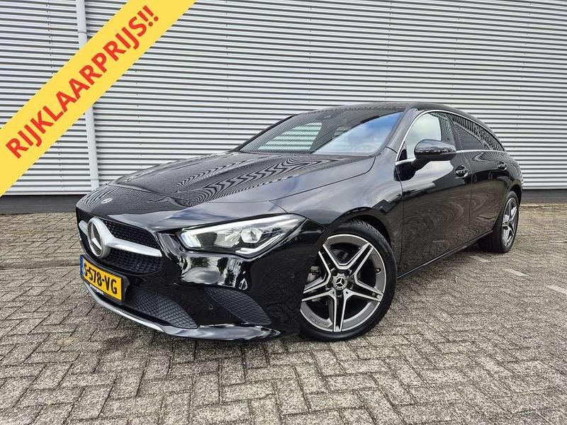 Occasion Mercedes CLA180 Shooting Brake Luxury 136 PK (100 kW) 2022 Zwart, metallic lak Stationwagen