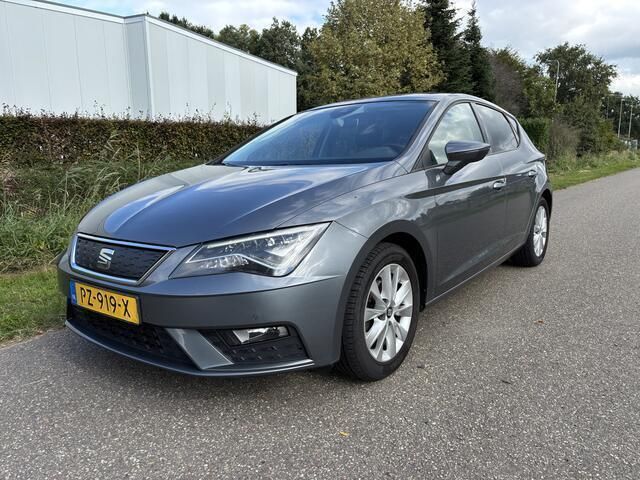 Grijs Gebruikt 2017 Seat Leon Business Hatchback | € 7.999 (Eerlijke prijs) - Afbeelding 1/4