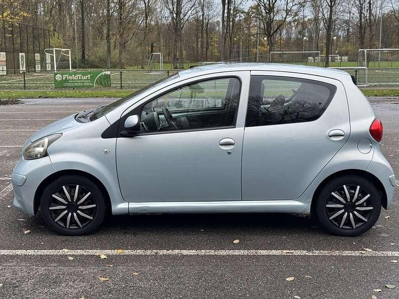Occasion Toyota Aygo 68 PK (50 kW) 2005 Blauw Hatchback