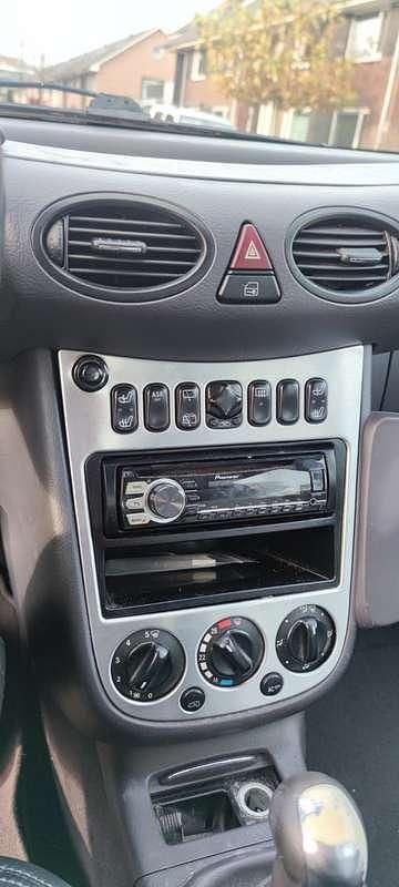 Zilver Gebruikt 2002 Mercedes A210 Avantgarde Hatchback | € 750 - Afbeelding 1/4