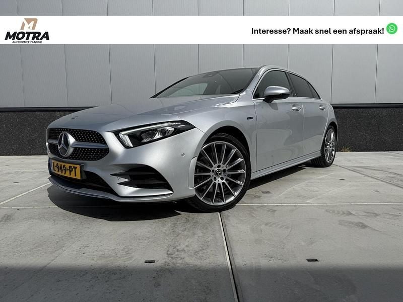 Grijs Gebruikt 2020 Mercedes A250 Premium Plus Hatchback | € 24.850 (Goede deal) - Afbeelding 1/4