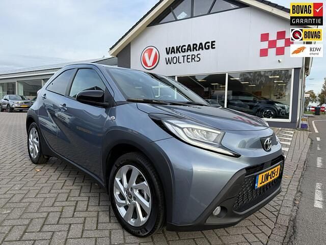 Grijs Gebruikt 2025 Toyota Aygo X Pulse SUV | € 19.950 - Afbeelding 1/4