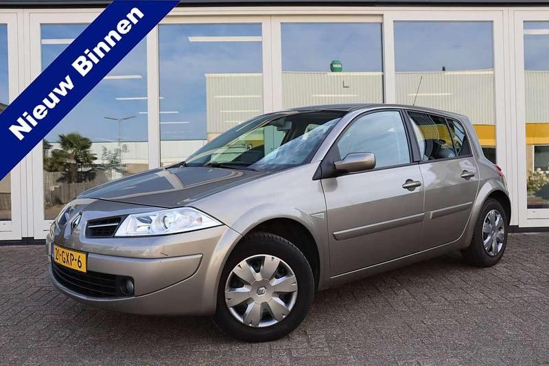 Beige Occasion 2008 Renault Mégane III Business Hatchback | € 4.250 (Eerlijke prijs) - Afbeelding 1/4