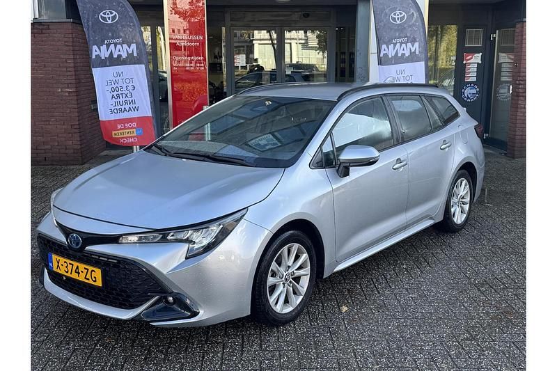 Grijs Gebruikt 2024 Toyota Corolla Stationwagen | € 26.999 (Goede deal) - Afbeelding 1/1