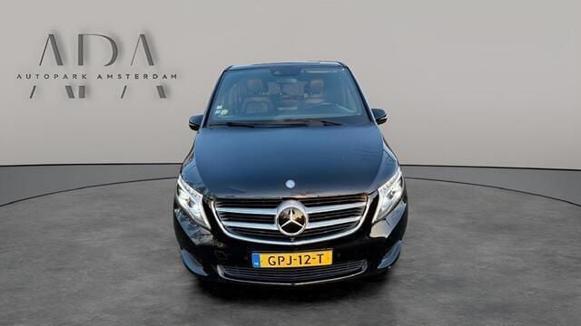 Zwart, metallic lak Gebruikt 2017 Mercedes V220 Avantgarde MPV | € 28.749 (Goede deal) - Afbeelding 1/4